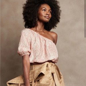 NWT Banana Republic crop top MEDIUM BUT FITS LIKE A LARGE! “Pink fog” w/ flowers